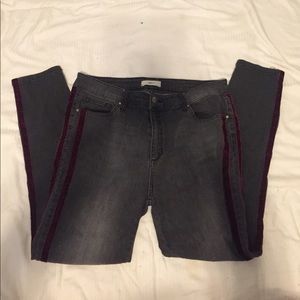 tgla Size 10 Gray w/ Pink Stripes Jeans